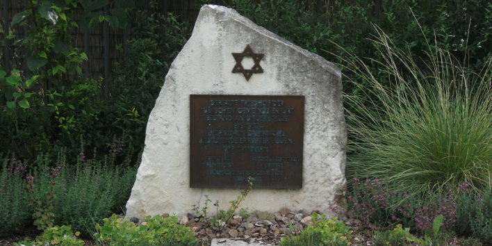 Memorial stone with Star of David and inscription